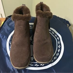 Skechers Women’s Sz 10 “Easy Going-Cool Zip” Suede Relaxed Fit Ankle Boots NEW